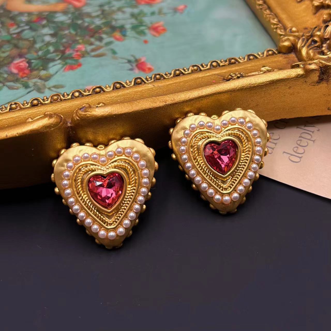 1 Pair Retro Heart Shape Inlay Alloy Rhinestones Pearl Ear Studs display picture 1