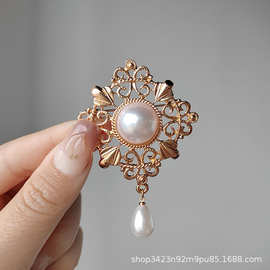2023年欧美复古宫廷华丽镂空花纹大珍珠服装徽章配饰胸针厂家直供