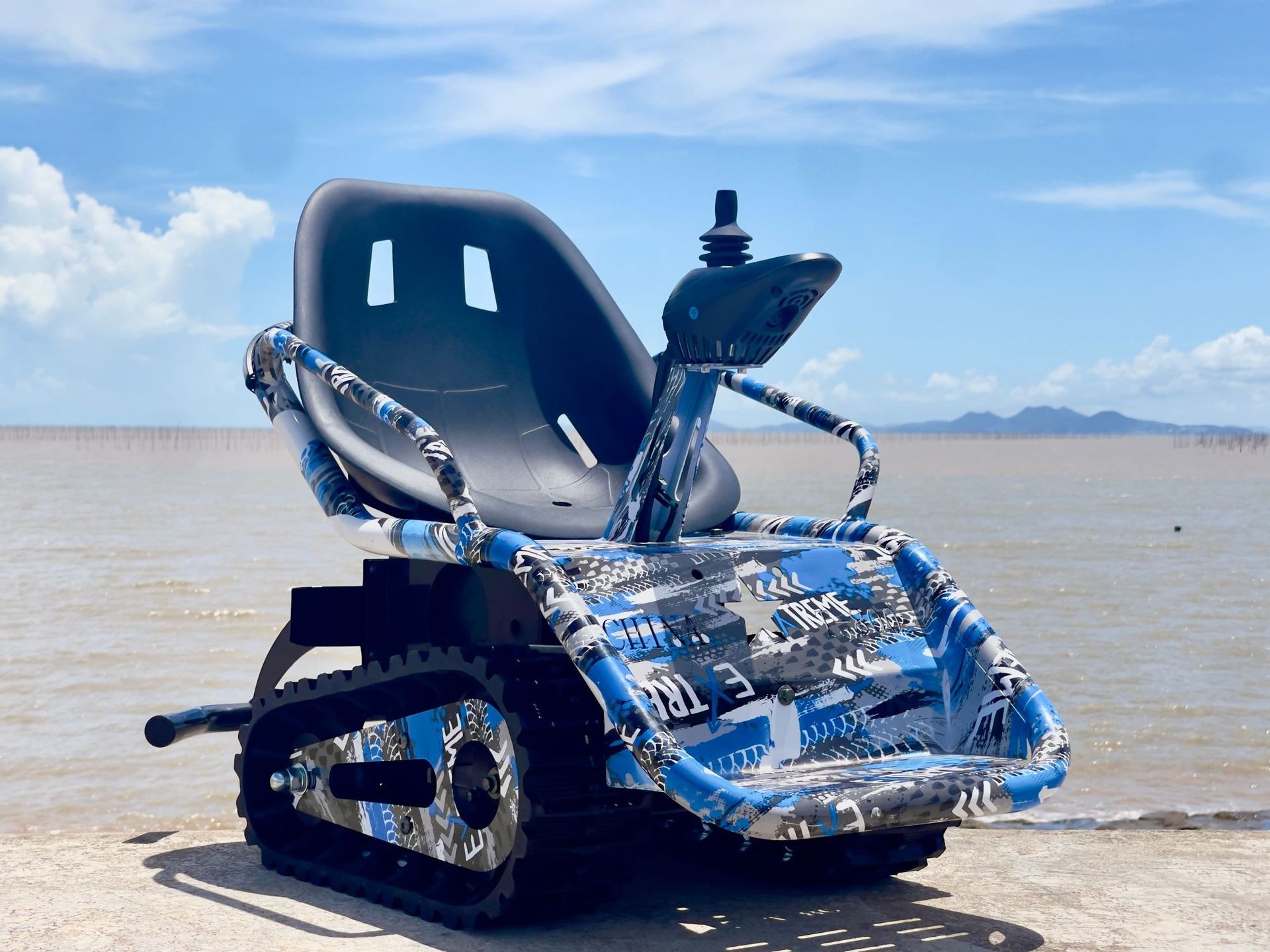 Children's Electric Tracked Beach Vehicle, All-Terrain Tracked Go-Kart, Upgraded Anti-Tip Tracked Tank Vehicle