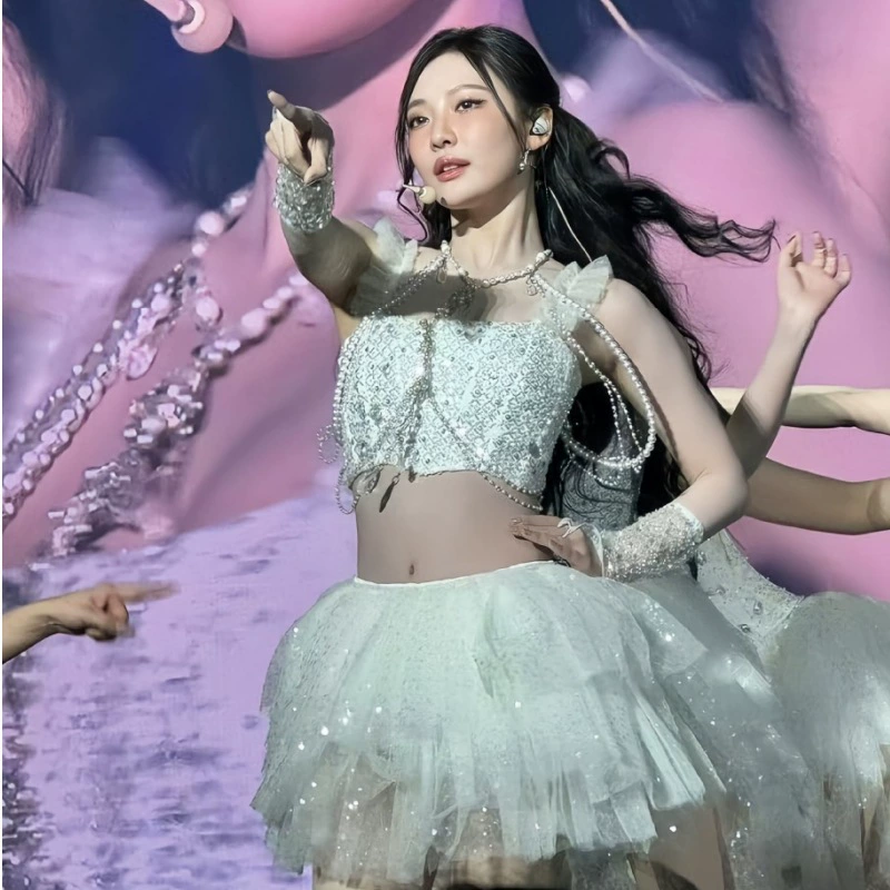 Сценический костюм в стиле k-pop: короткий топ и юбка из тюля с жемчужной цепочкой, S–XL