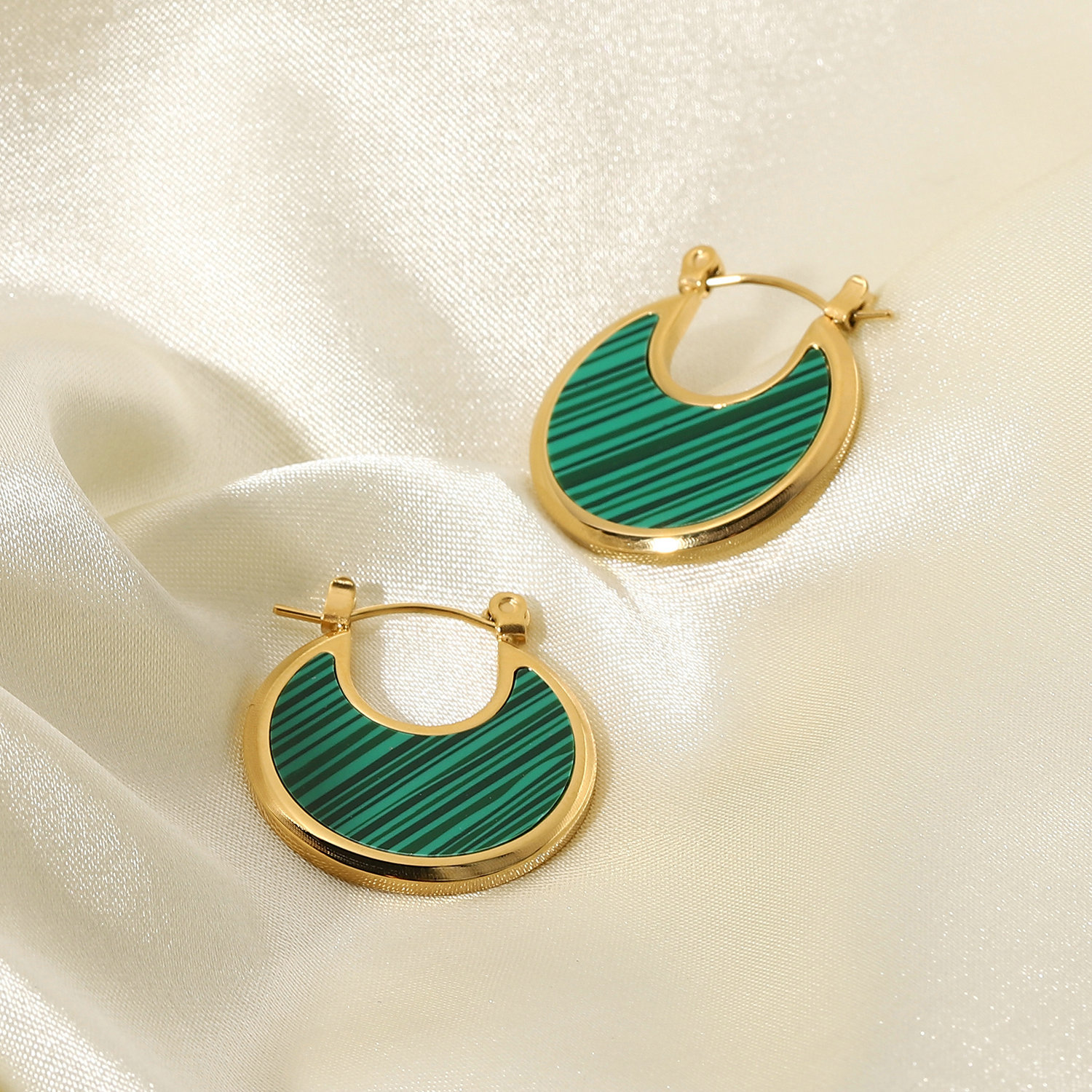 Retro Moon Fan-shaped Malachite White Shell Stainless Steel Earrings display picture 4