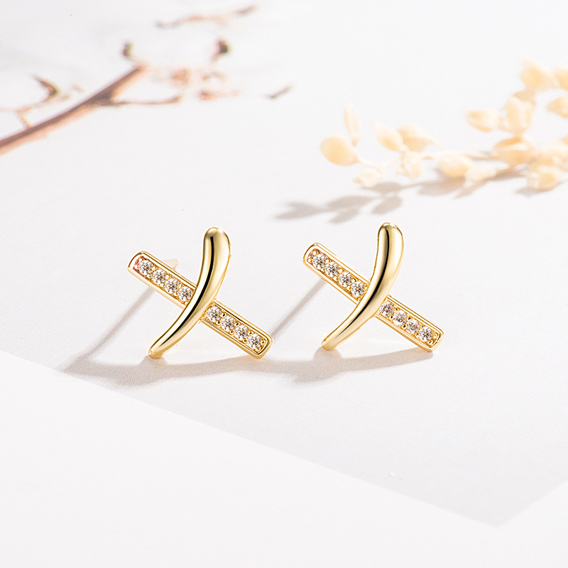 Small sophisticated earrings with letters
