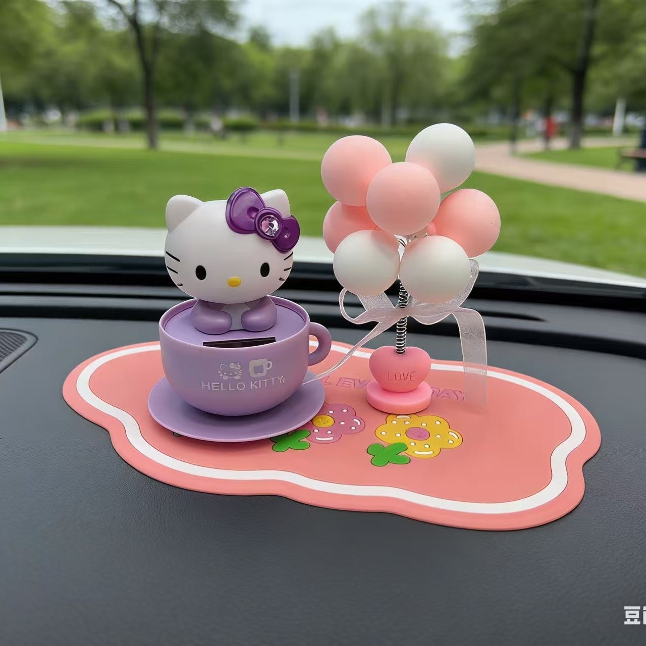 Solar-Powered Bobblehead Hello Kitty Car Accessories Dashboard Ornament Creative Cartoon Cute Nodding Kt Cat Set