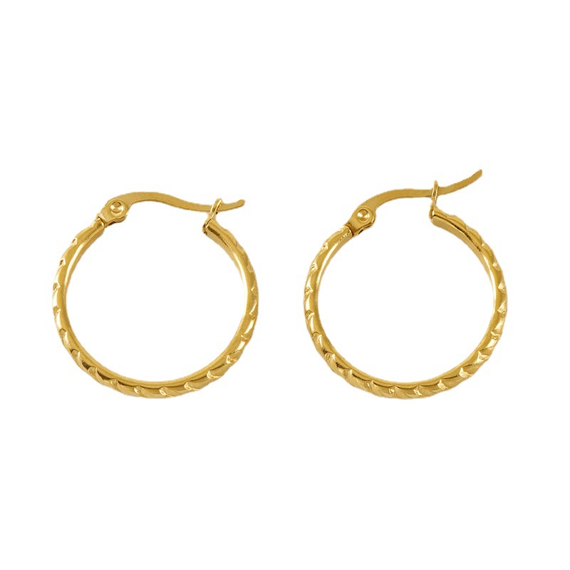 18K oro nicho diseño sentido oído hebilla de acero inoxidable pendientes femeninos europeos y americanos de titanio de acero retro liso anillo pendientes femeninos