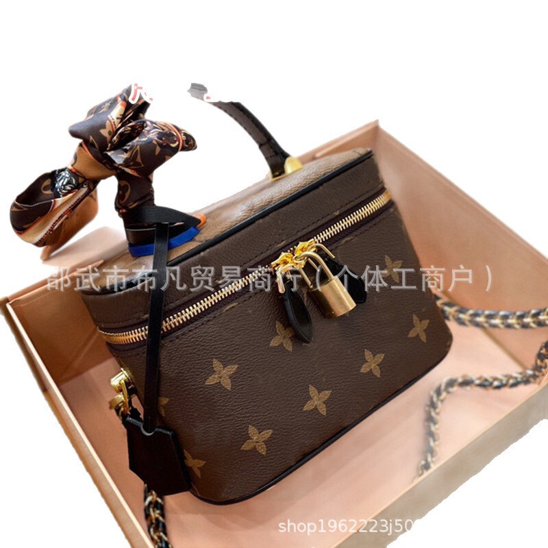女包驴家经典高版本化妆包女士斜挎包单肩包腋下包锁头包时尚百搭|undefined