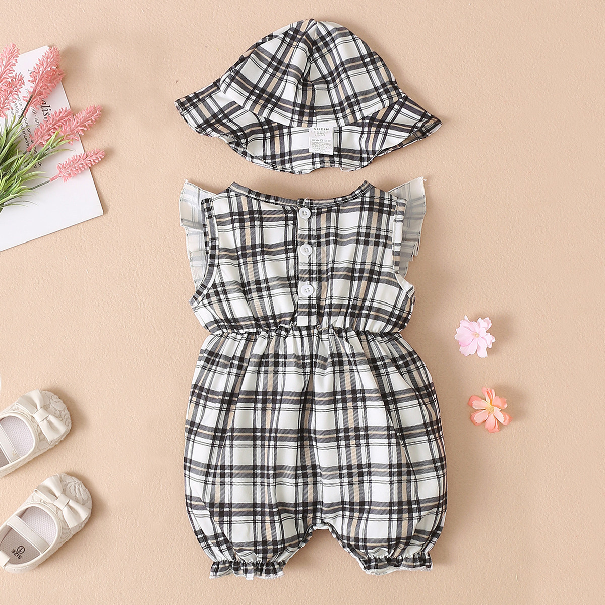 2022 Girls' New European And American  Sleeveless Black And White Plaid Flat Corner Khaki Clothes In Stock