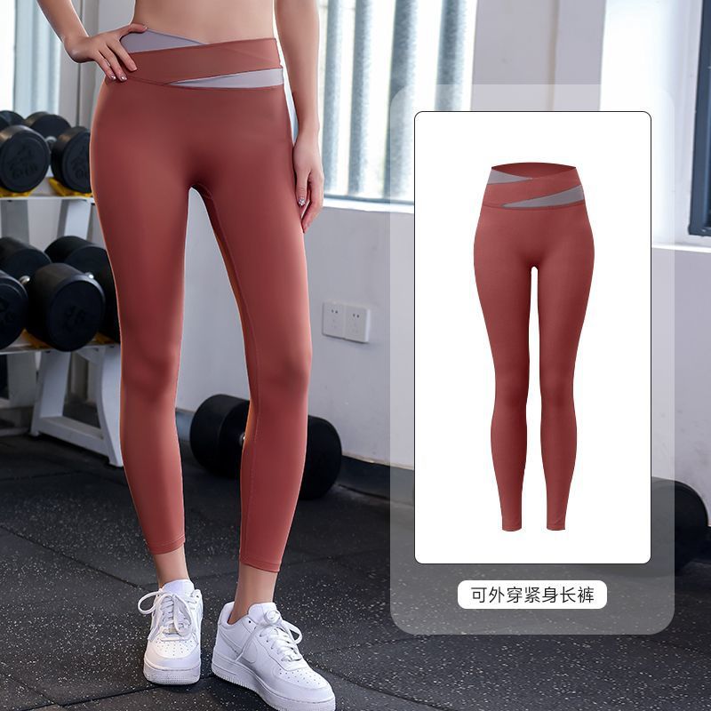 Nuevo juego de ropa de yoga de color de contraste para mujeres de verano red profesional para correr ropa de yoga de mujer rápida y seca con cojín de pecho