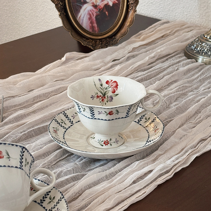 Medieval Floral Ceramic Coffee Cup and Saucer Light Luxury Retro Coffee Cup Home Office Drinking Ceramic Cup Latte Cup