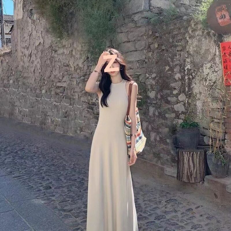 French-style niche sleeveless tank dress for women, summer 2026 new model, Hepburn style, elegant, slimming, A-line long dress