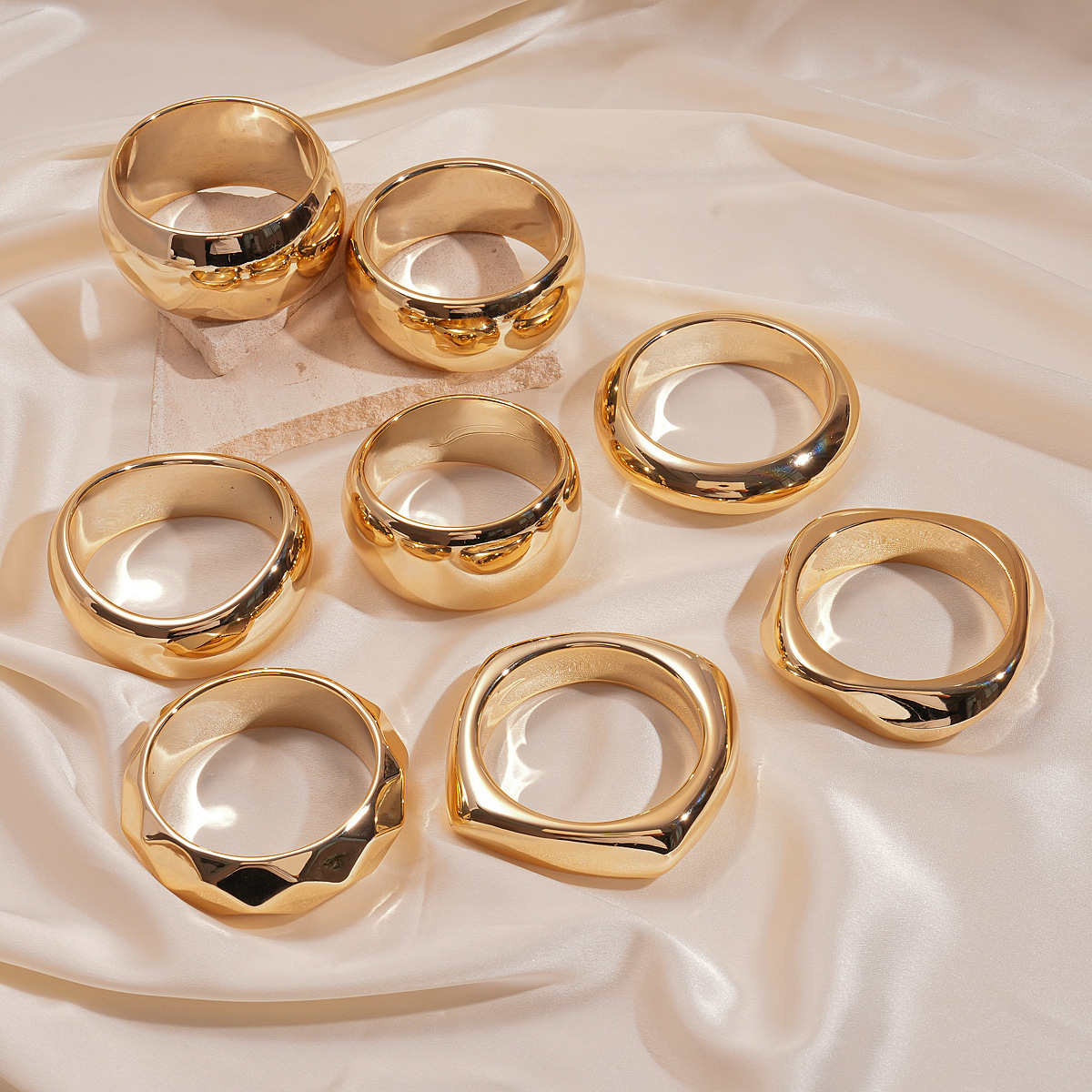 Europa y los Estados Unidos transfronterizos acrílico geométrico redondo cuadrado brazalete de corte simple personalidad exagerada nicho de alta sensación joyería image 3