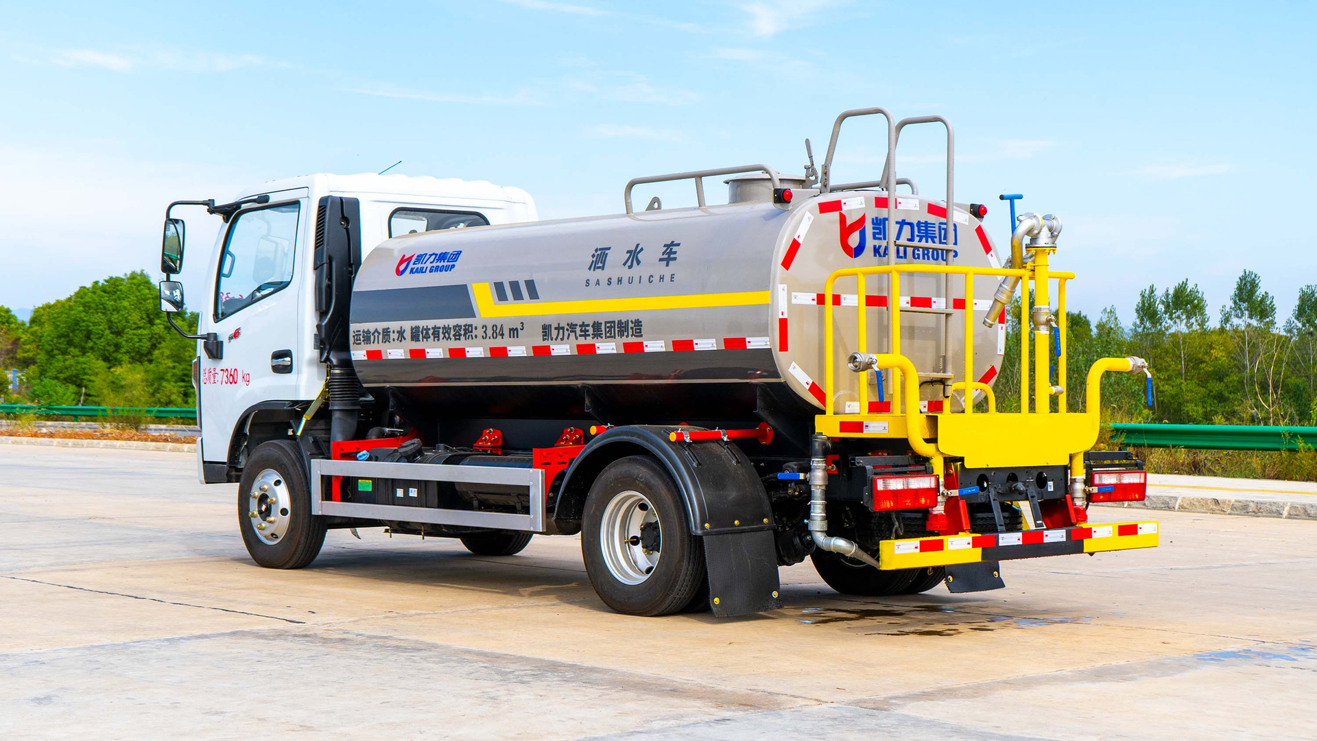 Dongfeng Xiaofurika Sprinkler Truck 5 Square Blue Plate Sprinkler Truck Garden Greening Construction Site Dust Reduction Door-To-Door Delivery