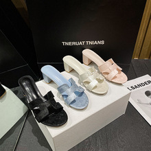 中跟5厘米时尚拖鞋女外穿2025年夏季新款百搭粗跟绸缎一字凉拖