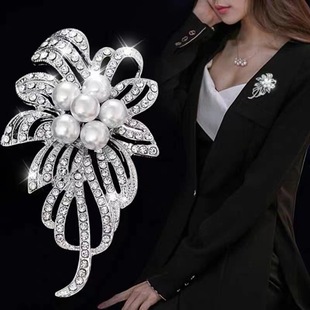 Brooch exquisite diamond corsage Yiwu clothing accessories factory wholesale high-end all-match simple elegant pin niche