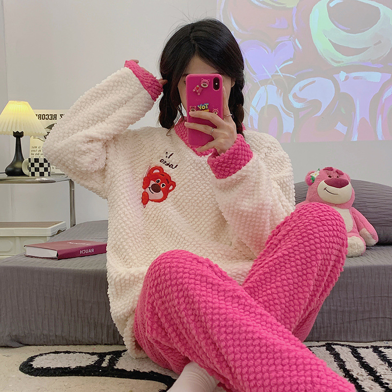 Pijamas de dibujos animados al por mayor transfronterizos de mujeres otoño invierno manga larga cuello redondo con collar grueso bordado dulce cubierta de ropa casera casual