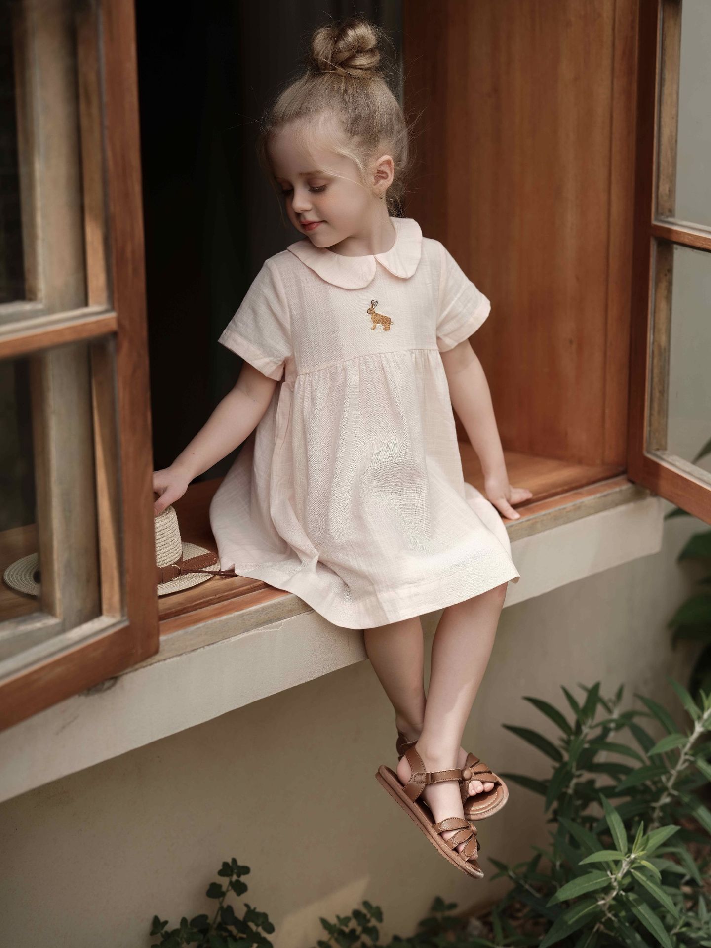 Vestido niña de algodón y lino bordado a mano con cuello_voghion.com