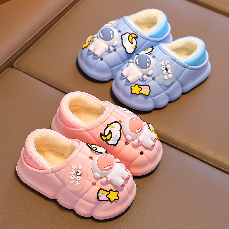 Invierno de niñas zapatos de algodón tacones cálidos para el hogar y veludo lindo niño impermeable antideslizante zapatillas de algodón para niños pequeños y medianos