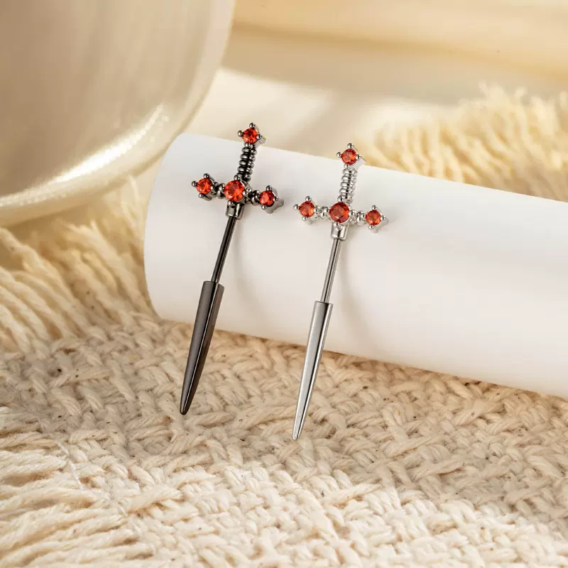 亨森新款微镶锆石剑形十字架螺丝拧杆耳骨高级情侣耳钉穿刺耳饰