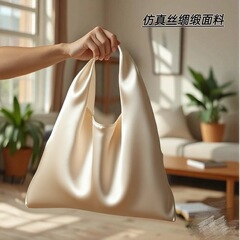 跨境仿真丝韩国ins慵懒休闲简约小拎包三角包绸缎包女手腕包ins风