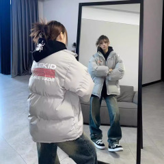 アメリカの旗の国潮プリントのレトロな立襟の綿服の綿服の男女の冬の厚いゆったりしたカップルのコートのパン
