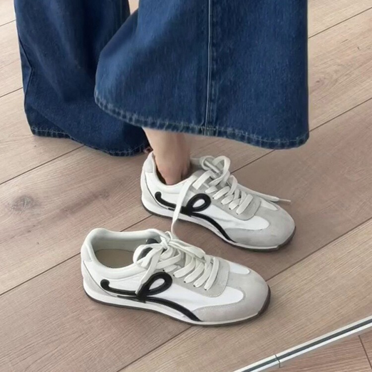 Versión de piel de vaca ~ Zapatos de entrenamiento alemán retro, zapatos deportivos casuales con cordones a juego de colores de todo fósforo, zapatos blancos planos para mujer, zapatos Forrest Gump