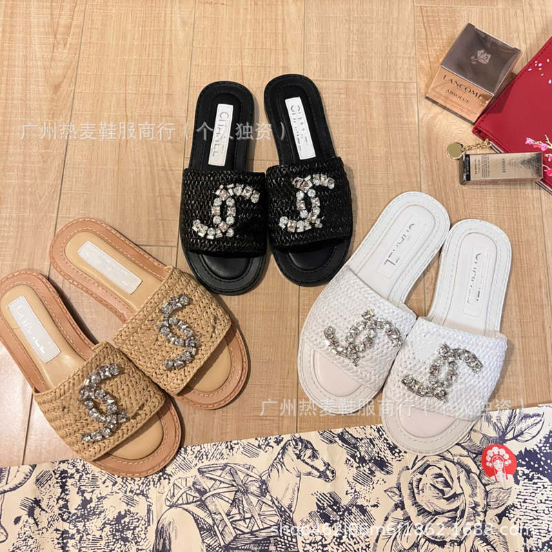High-Quality C Brand Chanel-Style Double C Heavy-Duty Rhinestone Woven Slip-On Sandals for Women, Versatile and Stylish Flat Sandals for Outdoor Wear High-Quality C Brand Chanel-Style Double C Heavy-Duty Rhinestone Woven Slip-On Sandals for Women, Versatile and Stylish Flat Sandals for Outdoor Wear