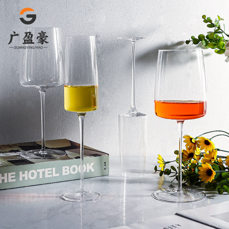 Copa de vino tinto de Phnom Penh de patrón vertical Copa de vidrio de cristal de estilo europeo para el hogar Juego de utensilios de vino Copa de cóctel de borde para el hogar