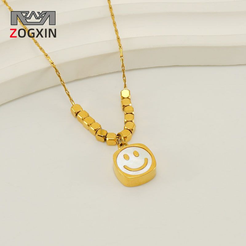 Europeo y americano de acero de titanio de alto grado roto oro sonriente cara colgante de moda todo partido roto plata clavícula cadena collar de acero inoxidable para las mujeres