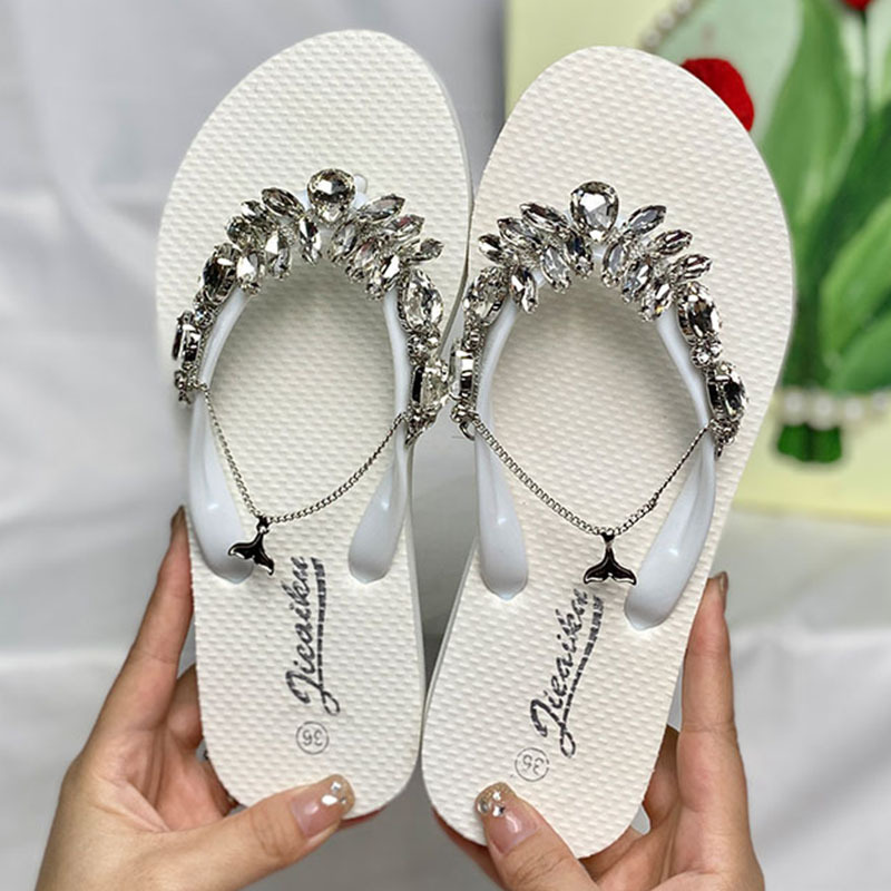 Foreign Trade Large Size New Rhinestone Fishtail Flip-Flops Women's Outer Wear Fashionable Casual Flat Beach Flip-Flop Sandals Foreign Trade Large Size New Rhinestone Fishtail Flip-Flops Women's Outer Wear Fashionable Casual Flat Beach Flip-Flop Sandals