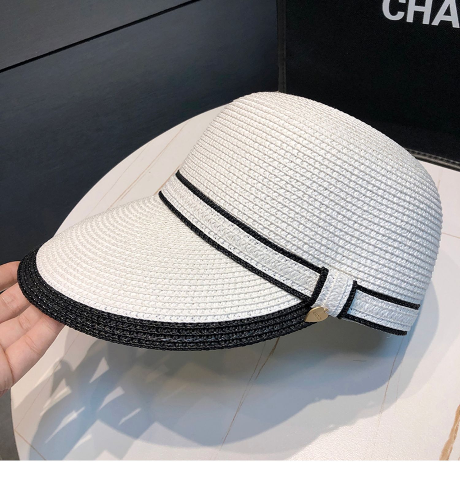 Women's Simple Style Color Block Curved Eaves Straw Hat display picture 5