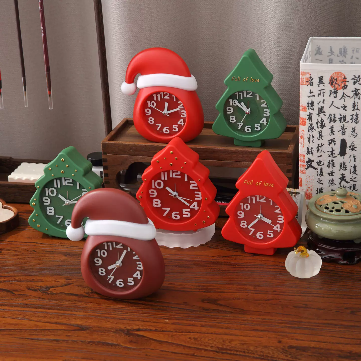 创意卡通圣诞节时钟学生宿舍圣诞树圣诞帽闹钟摆件儿童节日小礼品