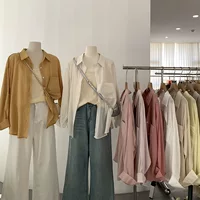 Ценный комплект из двух предметов, однотонная однобортная рубашка средней длины с лацканами и длинными рукавами + однотонный маленький слинг 7992
