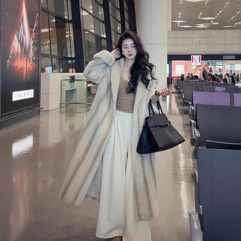 Mid-Class Luxury Imitation Mink Fur Eco-Friendly Fur Outwear 2025 Winter New Style Elegant Fur One-Piece Long Fur Outwear