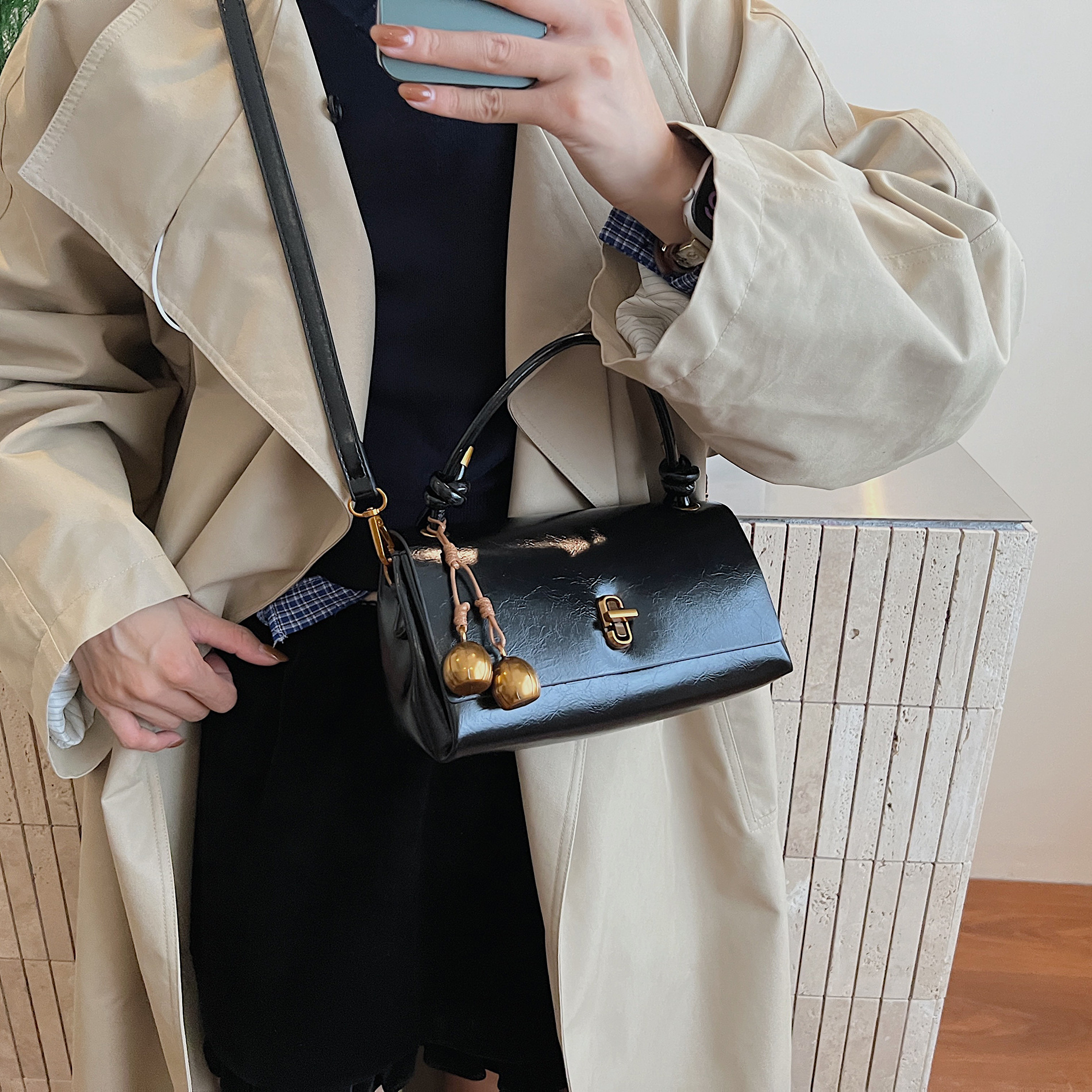 2025 nuevo estilo de moda nicho alto sentido retro estilo exterior lujoso ligero hombro único brazo inclinado bolso de mano de mujer