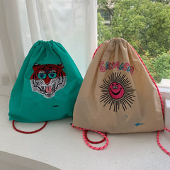 日本風新作ファッションリュックサックかわいい漫画エコひも大容量刺繍カジュアル学生カバン