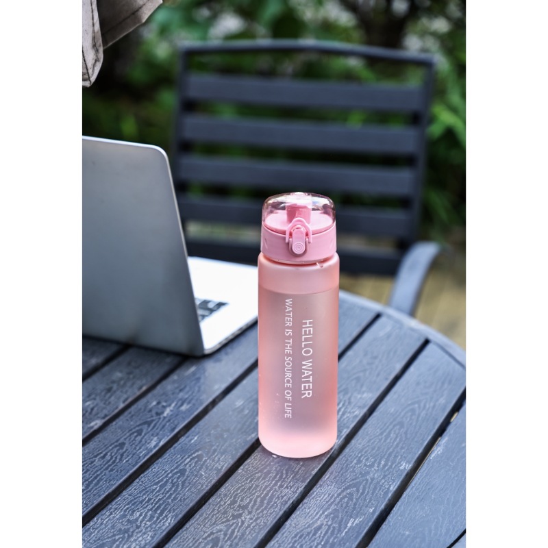 simple y portátil al aire libre con una taza de agua de cuerda, taza de agua de beber directa, taza de paja de alumno transparente