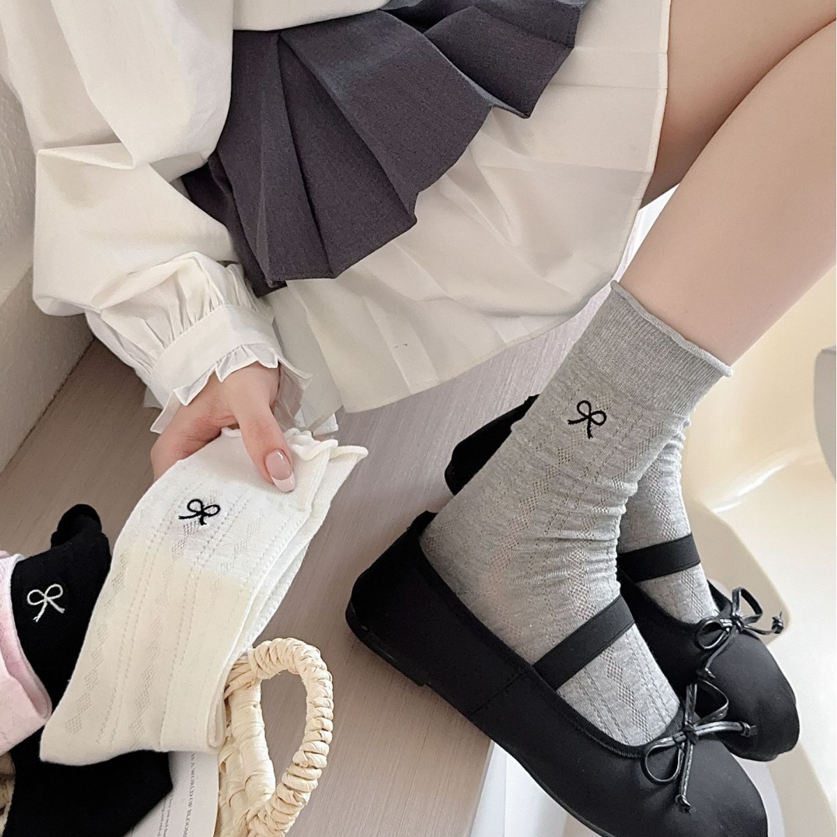韓系蝴蝶結女襪~春夏ins風簡約刺繡純色卷邊百搭薄款透氣中筒襪子
