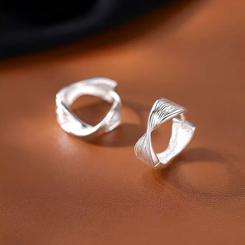 Hopeiset solmukorvakorut elegantit rengaskorvakorut_voghion.com