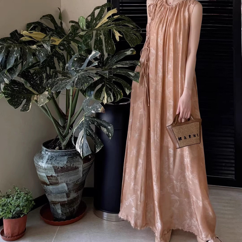 2026 New Product Sketch Dress Silk Jacquard Design Round Neck Tie Sleeveless Mulberry Silk Loose Long Dress 2026 New Product Sketch Dress Silk Jacquard Design Round Neck Tie Sleeveless Mulberry Silk Loose Long Dress