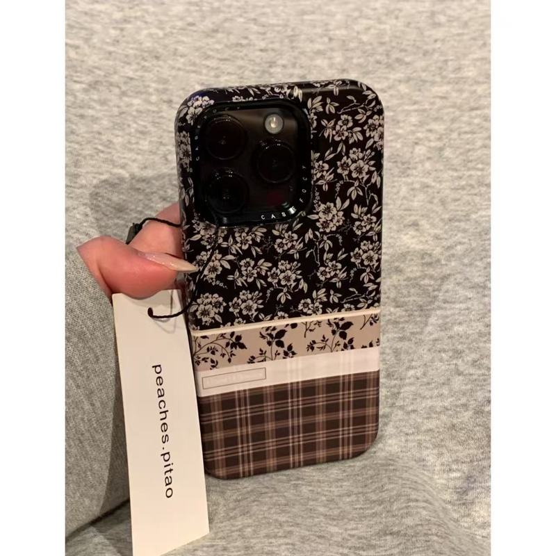 复古黑底碎花拼接棕格纹磁吸支架适用iPhone16promax苹果15手机壳|undefined