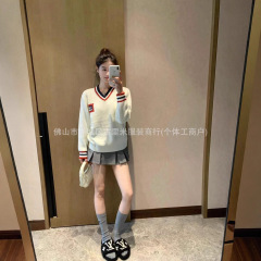 2025年秋季新款m系字母刺绣V领减龄百搭显瘦针织毛衣女