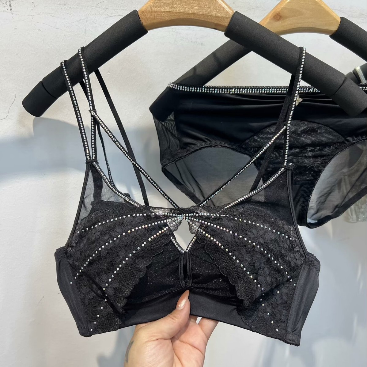 두꺼운 작은 가슴 큰 세트 브래지어 레이스 성적 아름다운 등 얇은 벨트 브래지어 스틸 링이없는 여성의 패션 속옷