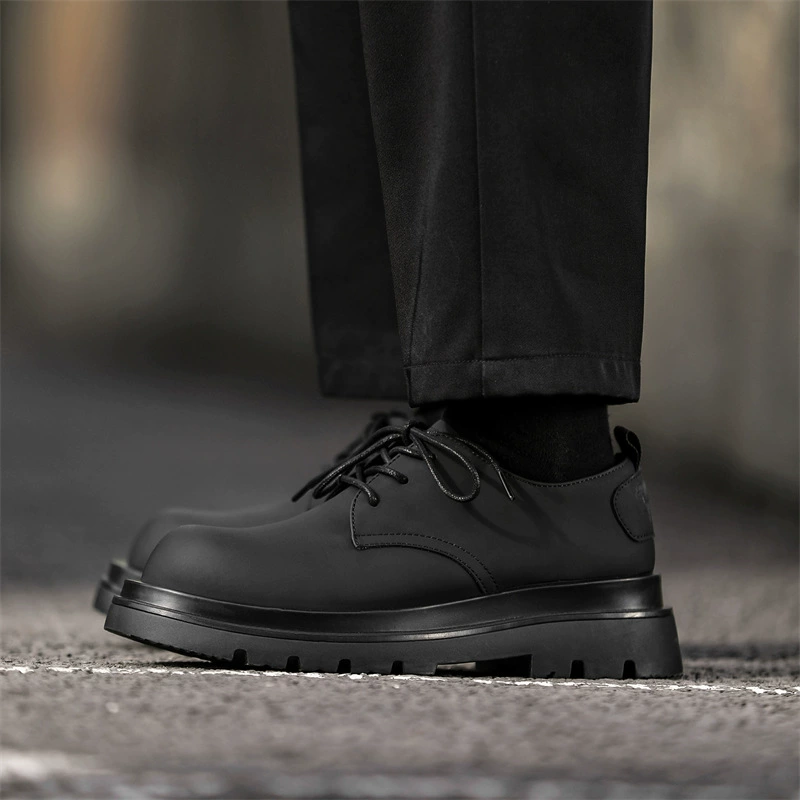 Мужская кожаная обувь 2024 Новый карбоновый черный круглый носок из натуральной кожи на толстой подошве увеличенная обувь Дерби Повседневная Деловая Мужская обувь для пригородных поездок
