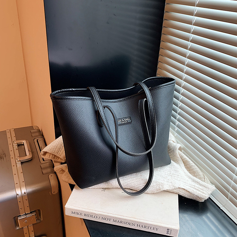 Bolsa de gran capacidad para mujeres otoño 2024 nuevo ocio versátil bolso de hombro retro bolso de viaje bajo la axila