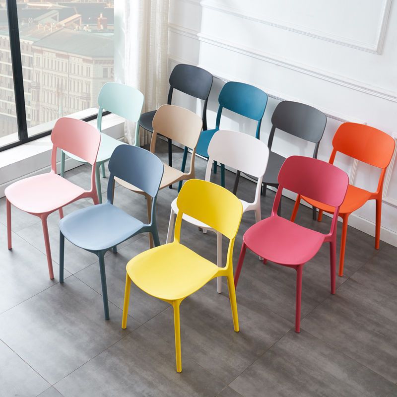 Silla de comedor de plástico nórdico, silla simple para adultos para el hogar, respaldo, escritorio y silla modernas, tienda de té con leche, silla de ocio, silla de maquillaje