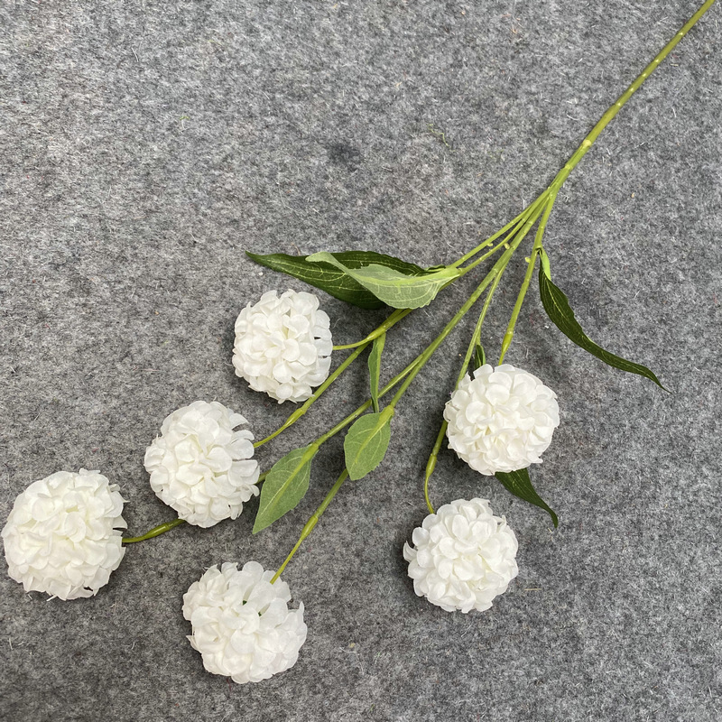 유백색