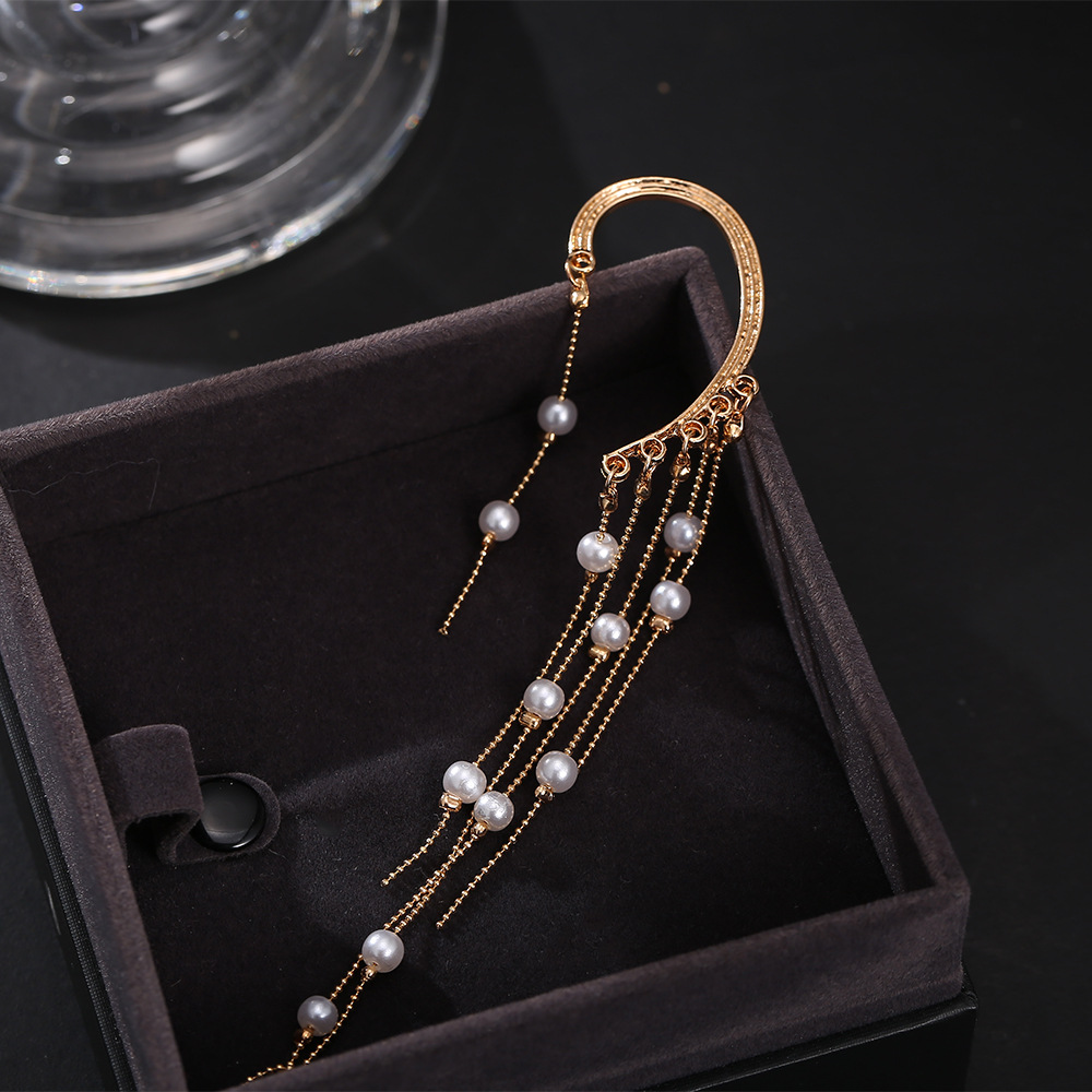 New Pearl Tassel Geometric Women's Gold Retro Ear Clip Earrings display picture 3