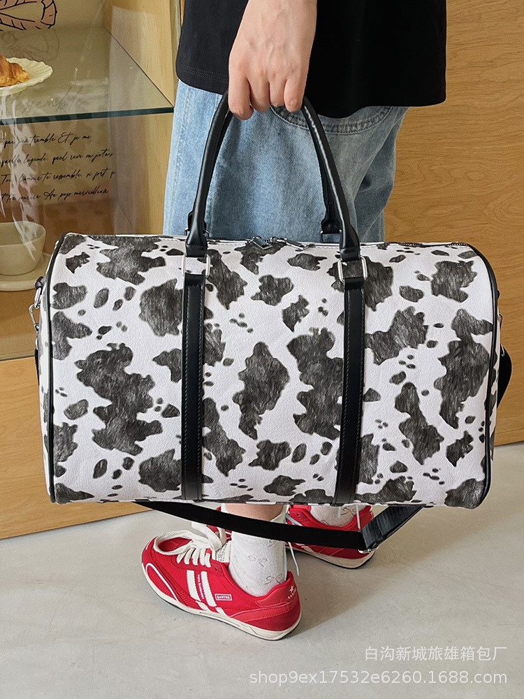 Nueva bolsa de viaje con patrón de vaca al por mayor bolsas de entrenamiento clásicas de gran capacidad de mano bolsas de embarque bolsas de almacenamiento image 1