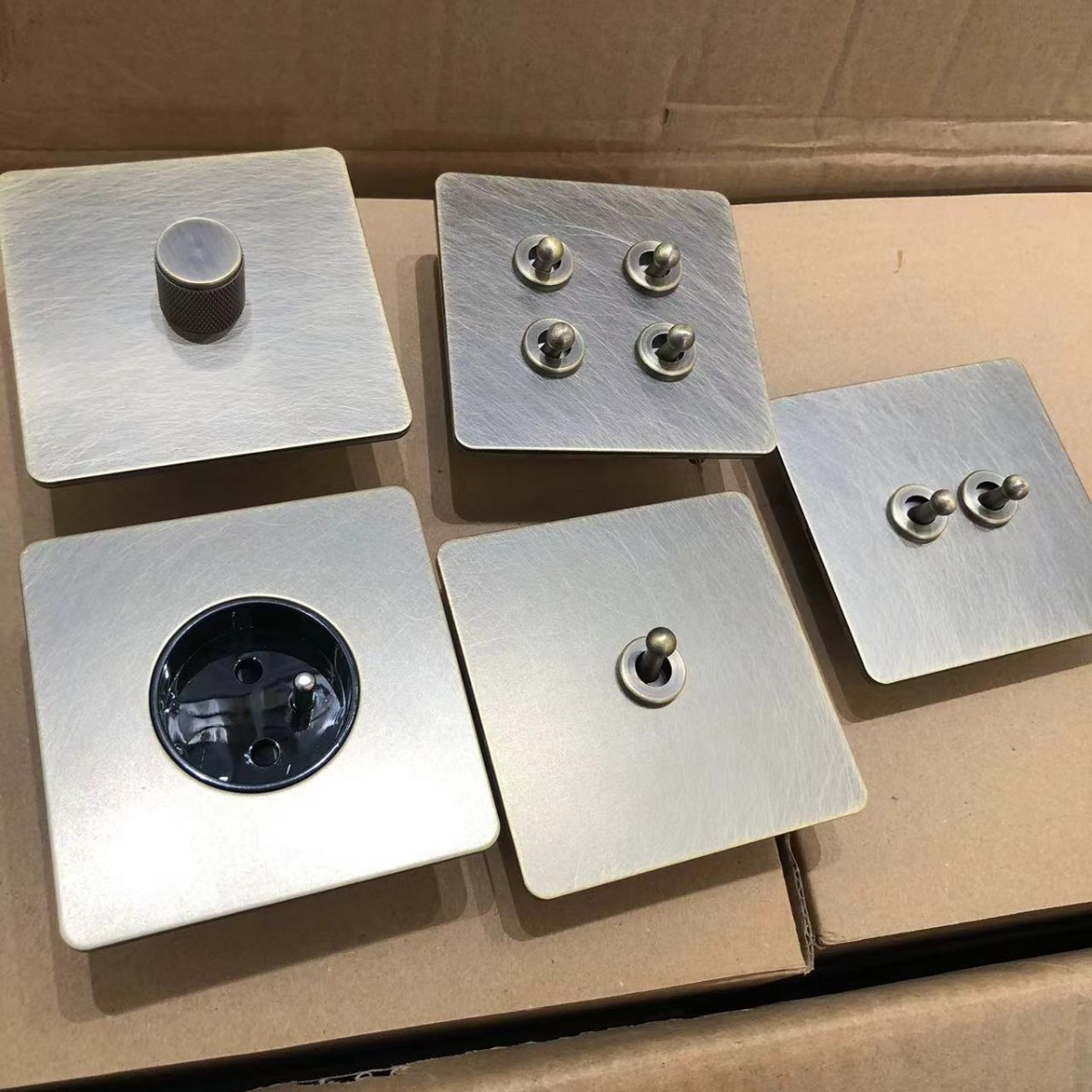 出口86型德式插一开13a方三孔插不锈钢面板拨杆开关英标146型调光