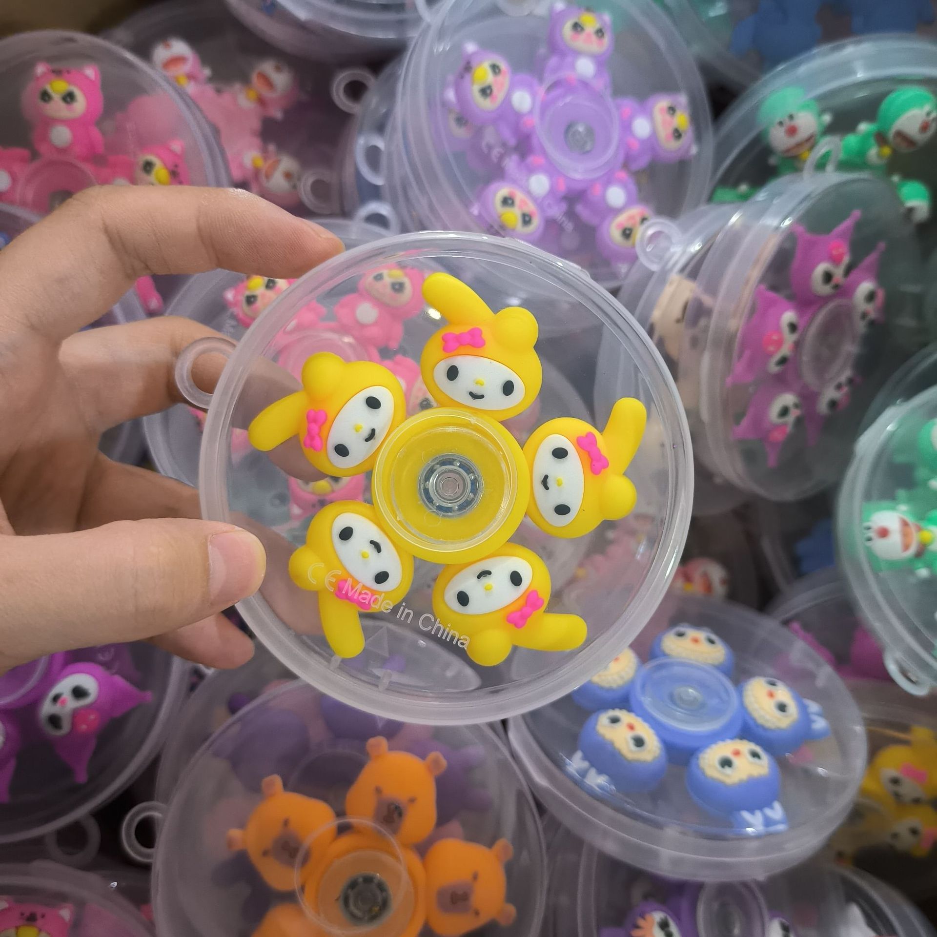 Top de la yema del dedo Dibujos animados creativos Top de la yema del dedo Toy de descompresión Mercado nocturno Puesto de mercadería Niños y niñas jugando