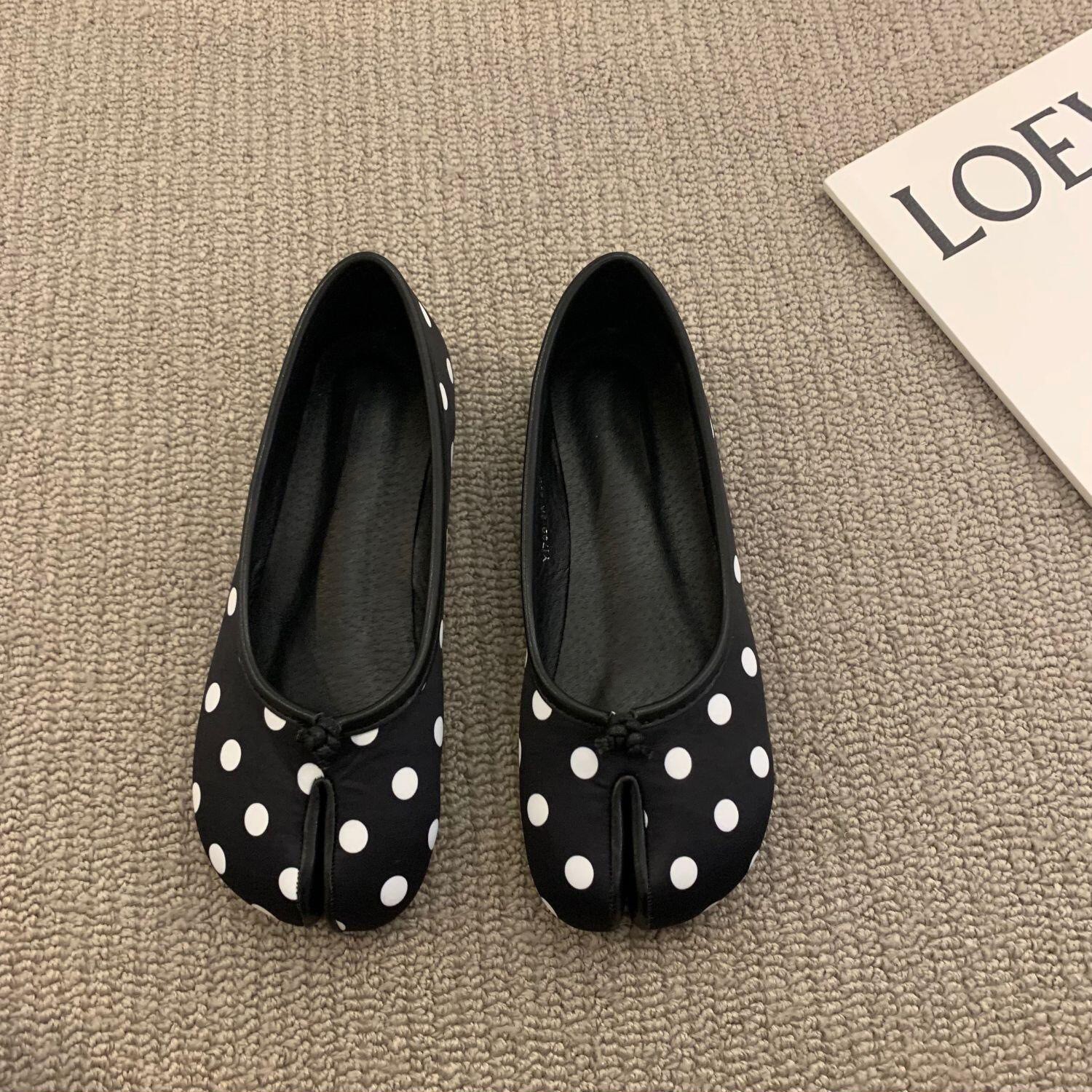 2626 New Korean Niche Design Thick-Soled Polka Dot Pig-Toe Split-Toe Shoes Satin Mary Jane Shoes Ballet Flats for Women